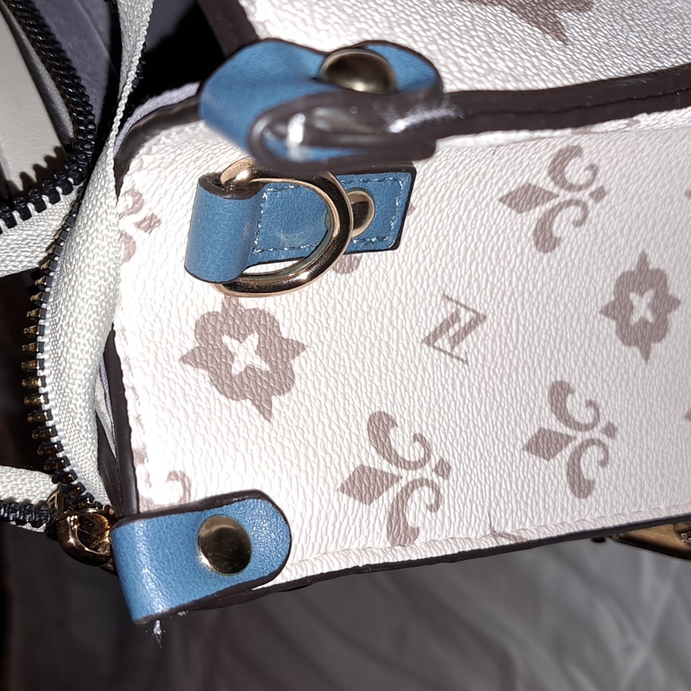 Adrienne Vittadini bag with detachable bag & wallet, & crossbody strap - Picture 15 of 16